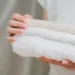 Toalha de banho macia e absorvente, como as de hotel, usando um ingrediente simples da cozinha.
