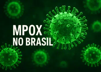 Ilustração de vírus com texto 'MPOX no Brasil'.