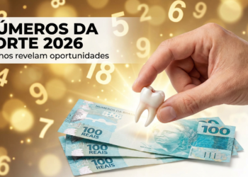 Mão segurando dente sobre notas de cem reais com números iluminados ao fundo