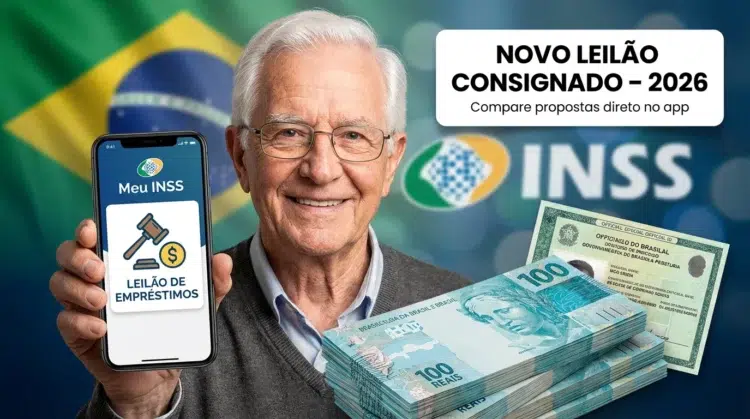 INSS anuncia leilão do consignado para aposentados e pensionistas; saiba como será 1 Idoso sorridente segura celular com app do INSS ao lado de cédulas de R$ 100 e documento previdenciário