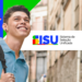 Jovem estudante otimista com mochila ao lado do logotipo do Sisu representando notas de corte 2026