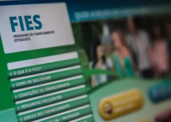 Tela do portal FIES mostrando menu com opções de inscrição e condições de financiamento