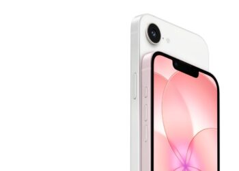 iPhone 17e nas cores branco e rosa suave mostrando o design com câmera única e tela de 6,1 polegadas.