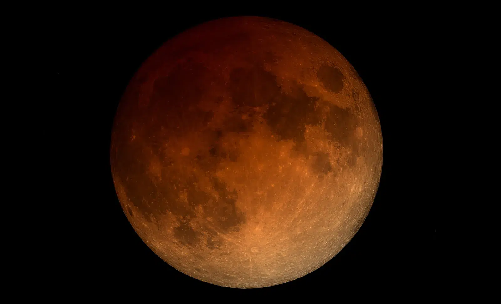 Lua de Sangue acontece amanhã (03/03); saiba o que esperar 2 Lua com tonalidade avermelhada observada durante eclipse lunar, causada pela passagem da luz solar pela atmosfera da Terra.