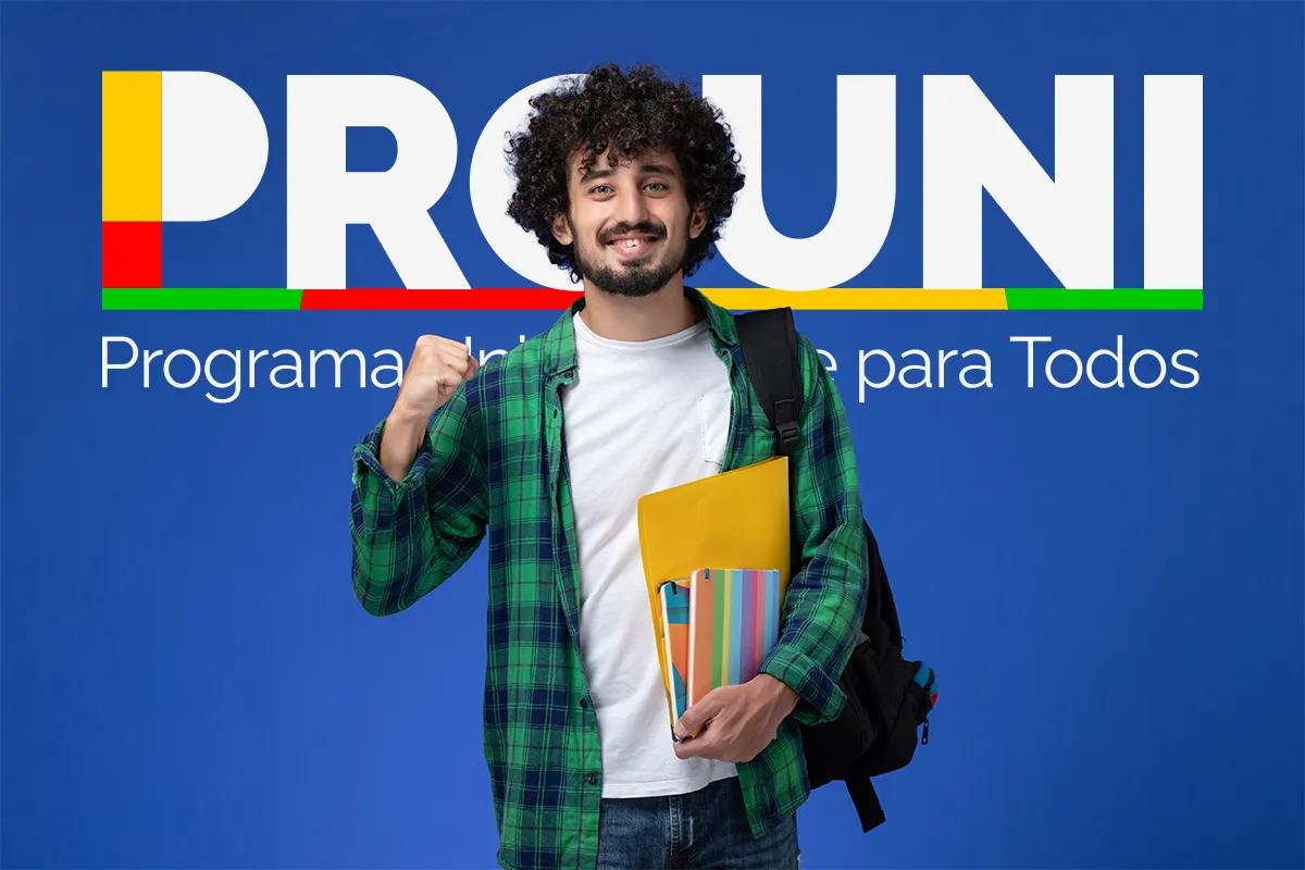 Último dia! Entrega de documentos para o Prouni 2026 acaba nesta sexta-feira 2 Aluno com materiais acadêmicos em frente à identidade visual do ProUni representando bolsas de estudo em faculdades privadas.