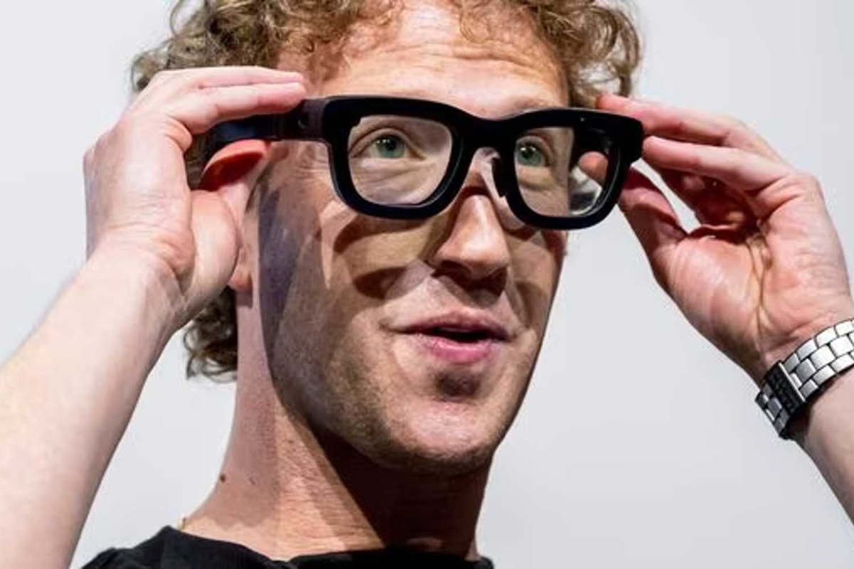 Meta e Ray-Ban lançam óculos inteligentes para usuários de lentes com grau 2 Mark Zuckerberg segurando óculos inteligentes de armação preta com as duas mãos, olhando para frente